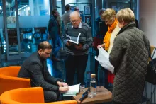 Spotkanie autorskie z Janem Hlebowiczem w Bibliotece UG – podróż w czasy odbudowy Gdańska i szkolnych wspomnień