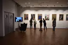 „Rzeczy Ulotne". Polska szkoła plakatu w Zbiorach Specjalnych Biblioteki UG - relacja z oprowadzania po wystawie