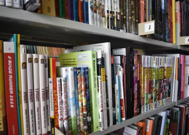 Świat komiksów. Wywiad z Maciejem Smolarskim, pracownikiem BUG w Czytelni I Kultura i Sztuka,…