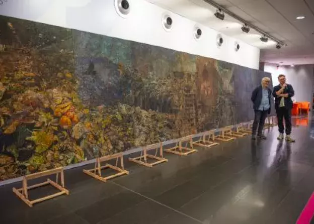 "Świat, który stworzyliśmy". Wystawa malarstwa Piotra Józefowicza w Bibliotece Głównej